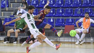 Un solitario gol de Adolfo sirve al Barça para ganar al Córdoba