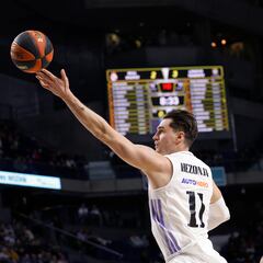 Poirier se despereza y Hezonja sigue entonado