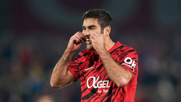 Abdón Prats, delantero del Mallorca, celebra un gol.