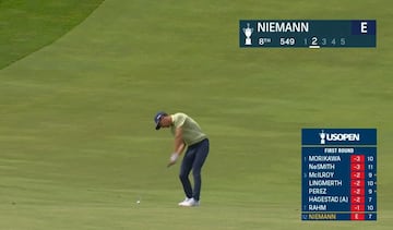 Niemann, desde 205 yardas, tirando con todo a la bandera del 8.