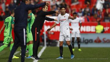 Lopetegui da instrucciones a Navas.
