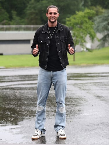 Adrien Rabiot a la llegada a la concentración. 