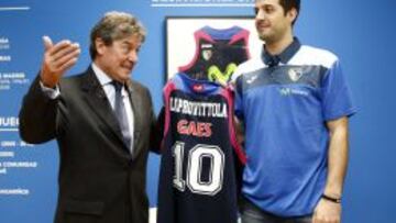 Fernando Galindo, presidente del Movistar Estudiantes, junto a Nicolas Laprovittola.