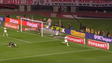 Gonzalo Tapia anotó su primer gol en Brasil: gran definición ante el mejor sudamericano del año