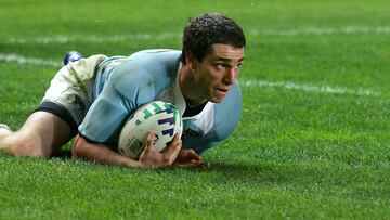 (FILES) In this file photo taken on October 19, 2007 Argentina's centre Federico Martin Aramburu scores Argentina's third try during the rugby union World Cup third place final match France vs Argentina, at the Parc des Princes stadium in Paris. - Federico Martin Aramburu, a former Argentine rugby international, was killed at the age of 42 in Paris on March 18, 2022 during the night, after an altercation in a bar, sources close to the investigation told AFP. (Photo by Paul ELLIS / AFP)