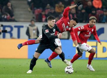 Luka Jovic en un partido con el Eintracht de Frankfurt.