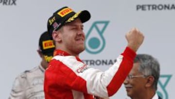 Triunfo de Vettel, Sainz acaba octavo y abandono de Alonso