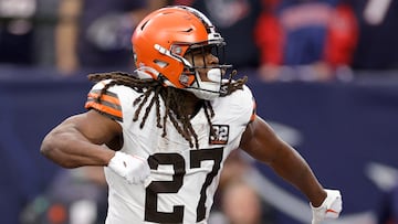 HOUSTON, TEXAS - JANUARY 13: Kareem Hunt #27 of the Cleveland Browns celebrates after scoring a touchdown against the Houston Texans during the first quarter in the AFC Wild Card Playoffs at NRG Stadium on January 13, 2024 in Houston, Texas. Carmen Mandato/Getty Images/AFP (Photo by Carmen Mandato / GETTY IMAGES NORTH AMERICA / Getty Images via AFP)