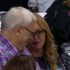 Porzingis supera a Russell con Jackson y Buss en las gradas