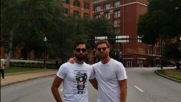 Arbeloa y Xabi Alonso, en el lugar del asesinato de JFK en Dallas.