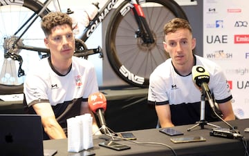 Joâo Almeida y Adam Yates del UAE.