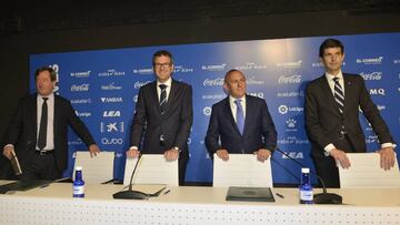 Políticos vascos con el presidente albiazul