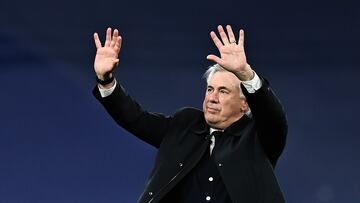 MADRID, SPAIN - MAY 04: Carlo Ancelotti, Head Coach of Real Madrid celebrates their side's victory and progression to the UEFA Champions League Final after the UEFA Champions League Semi Final Leg Two match between Real Madrid and Manchester City at Estadio Santiago Bernabeu on May 04, 2022 in Madrid, Spain. (Photo by David Ramos/Getty Images)