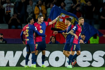 2-1. Robert Lewandowski celebra el segundo tanto que marca en el minuto 36 de partido.