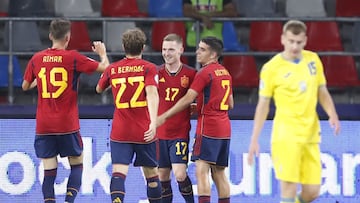 Bucharest (Romania), 04/07/2023.- Spain's Sergio Gomez celebrates with teammates after scoring the 5-1 lead during the UEFA Under-21 Championship semi final match between Spain and Ukraine in Bucharest, Romania, 05 July 2023. (Rumanía, España, Ucrania, Bucarest) EFE/EPA/ROBERT GHEMENT
