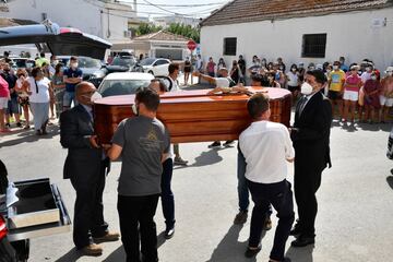 La ceremonia se ha realizado en Zahara de los Atunes, un lugar significativo ya que allí hace cuatro años se dieron el 'sí' quiero. 