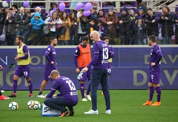 Emotivo homenaje de la afición de la Fiorentina a Astori