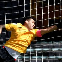 Un autogol acaba con el invicto de Leandro Castellanos