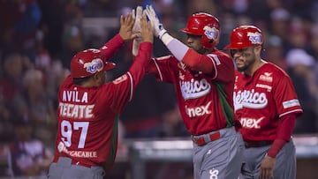 En el montículo, el abridor Sergio Mitre cumple con una estupenda labor. La ofensiva esta vez sí explota. Noche redonda para Tomateros de Culiacán.