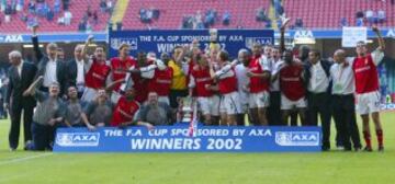 2002. El Arsenal consigue la FA Cup tras ganar al Chelsea.