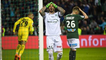Saint-Etienne's French goalkeeper Stephane Ruffier (C) reacts after Saint-Etienne's French defender Mathieu Debuchy (R) scored a last minute own goal, allowing PSG to equalize during the French L1 football match between AS Saint-Etienne and Pari