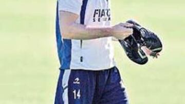 <b>MALAS CARAS. </b>Rekarte, ayer en Zubieta, contestó a su técnico.