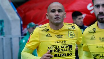 Futbol, Santiago Wanderers vs San Luis.
Fecha 10, campeonato Ascenso 2024.
El jugador de San Luis Humberto Suazo es fotografiado durante el partido de primera division B contra Santiago Wanderers disputado en el estadio Elias Figueroa de Valparaiso, Chile.
05/06/2024
Andres Pina/Photosport
Football, Santiago Wanderers vs San Luis.
10th turn, 2024 promotion Championship.
San Luis player Humberto Suazo is pictured during the first B division match against Santiago Wanderers held at the Elias Figueroa stadium in Valparaiso, Chile.
05/06/2024
Andres Pina/Photosport