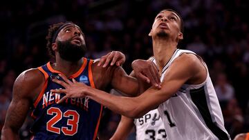 NEW YORK, NEW YORK - NOVEMBER 08: Victor Wembanyama #1 of the San Antonio Spurs and Mitchell Robinson #23 of the New York Knicks look for the ball during the fourth quarter in the game at Madison Square Garden on November 08, 2023 in New York City. NOTE TO USER: User expressly acknowledges and agrees that, by downloading and or using this photograph, User is consenting to the terms and conditions of the Getty Images License Agreement.   Elsa/Getty Images/AFP (Photo by ELSA / GETTY IMAGES NORTH AMERICA / Getty Images via AFP)