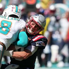 Mac Jones sufrió lesión en la espalda en derrota contra Dolphins