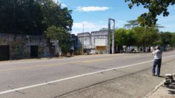 Desolación,casas,destruidas, algunas cruces y un museo, recuerdan la tragedia. La caravana de la Vuelta a Colombia solo fue saludada por quienes se hacen cargo del museo. Por unos segundos, el ciclismo les hizo algo de compañía.