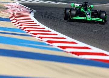 Valtteri Bottas durante los primeros test de la Fórmula 1 en el Circuito Internacional de Bahréin.