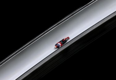 Hallie Clarke, del equipo canadiense, compite en la cuarta ronda de skeleton femenino.