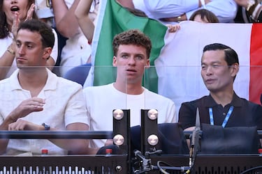 Leon Marchand, deportista francés que compite en natación, especialista en los estilos mariposa y combinado; cuatro veces campeón olímpico en París 2024 y cinco veces campeón mundial.​