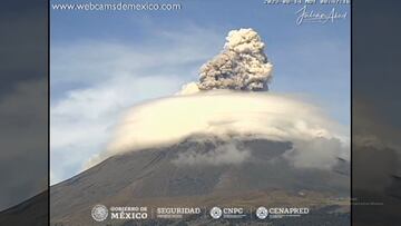 Vídeo: La increíble explosión del Popocatépetl mientras una nube lenticular lo cubría