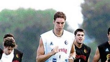 <b>DE NUEVO EN MARCHA.</B> Con Gasol como eje, la selección española inicia hoy en Cádiz la preparación para el Eurobasket de Suecia 2003, donde defenderá el bronce de Estambul 2001.