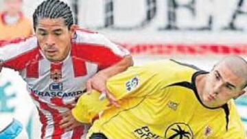 <b>APRETADO. </b>El Almería tuvo las mejores ocasiones y acabó ganando el duelo frente al Murcia.