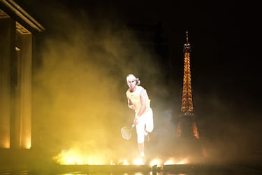 Rafa Nadal se despide del tenis en la Copa Davis en Málaga. Nike y París le han homenajeado proyectando sus imágenes en la Plaza de Trocadero de la capital francesa, donde ganó 14 Roland Garros.