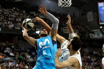 Alessandro Gentile con Gustavo Ayón y Rudy Fernández.
