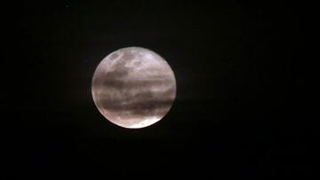 A qué hora y cómo ver el beso entre la Luna y Marte en México