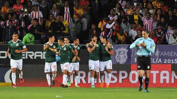 Rodolfo Pizarro celebra su doblete en el triunfo Morelia 1-2 Chivas de la jornada 13 del Clasusura 2018. 