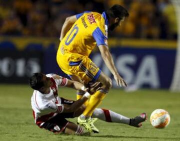 Ramiro Mori (L) of Argentina's River Plate battles for the ball with Andre Gignac of Mexico's Tigres during the first leg of their Copa Libertadores final soccer match at the Universitario stadium in Monterrey, Mexico July 29, 2015. REUTERS/Henry Romero