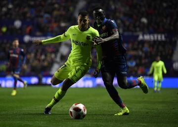 Jeison Murillo jugó su primer partido con el Barcelona ante el Levante en el Estadio Ciudad de Valencia por la ida de los octavos de final de la Copa del Rey. Hizo dupla defensiva junto a Chumi, pero en el remate del partido jugó junto a Lenglet.