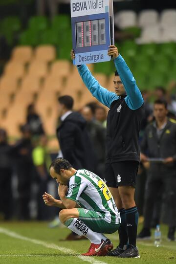 Instantes antes de debutar con la camiseta del León. 