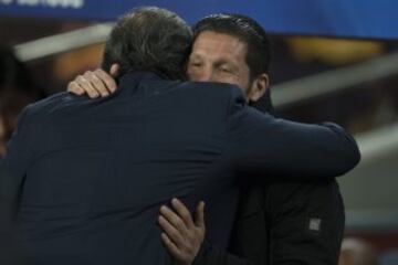 Saludo de Tata Martino con Diego Simeone. 