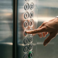 Cazan a un técnico de ascensores fichando 11 veces desde casa, reclama 3.000 euros en incentivos y todo acaba en despido procedente