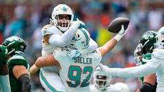 MIAMI GARDENS, FLORIDA - DECEMBER 17: Zach Sieler #92 of the Miami Dolphins celebrates after recovering a fumble during the first quarter of a game against the New York Jets at Hard Rock Stadium on December 17, 2023 in Miami Gardens, Florida.   Rich Storry/Getty Images/AFP (Photo by Rich Storry / GETTY IMAGES NORTH AMERICA / Getty Images via AFP)