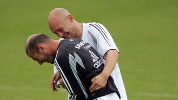 11/05/05  ENTRENAMIENTO DEL REAL MADRID EN LA CIUDAD DEL FUTBOL DE LAS ROZAS GRAVESEN Y ZIDANE