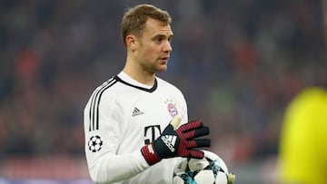 Neuer out until January after foot operation