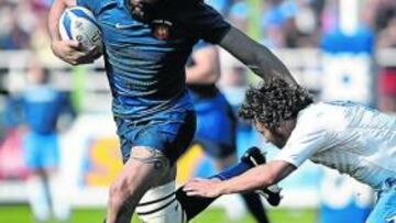 <b>PALIZA. </b>Chabal ganó 8-50 en el campo y a los puntos fuera.