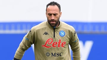 David Ospina durante el calentamiento previo a un partido de Napoli.